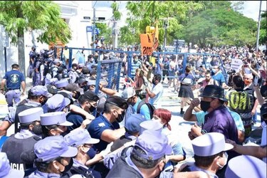 Fuertes disturbios en ciudad argentina por regreso a cuarentena estricta