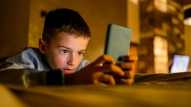 La generación de las pantallas y el silencio de la infancia