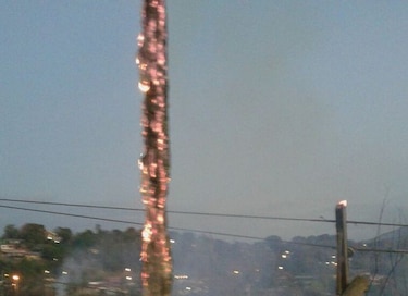 Incendio destruye tres postes del tendido eléctrico en Arraiján