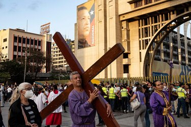 Caraqueños vuelven a la tradicional procesión tras dos años de restricciones por la pandemia