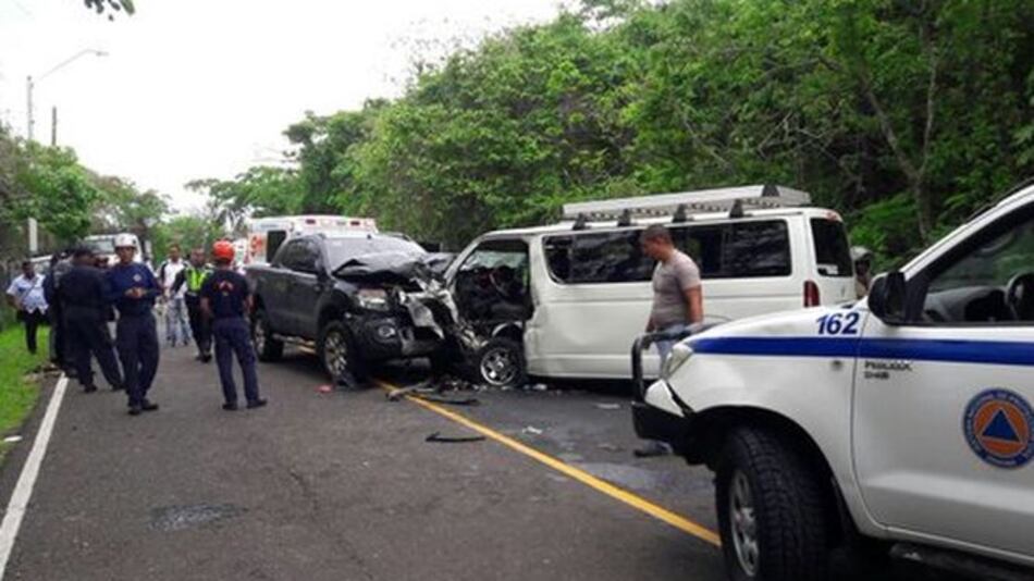 Varios heridos tras colisión entre bus y un vehículo en Veracruz