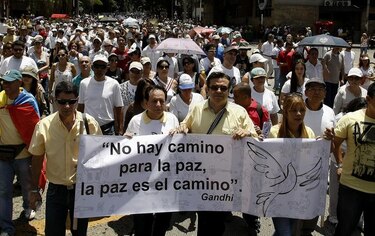 Miles de colombianos salieron a las calles en ‘Marcha por la vida’