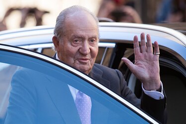 El rey emérito Juan Carlos I se va de España