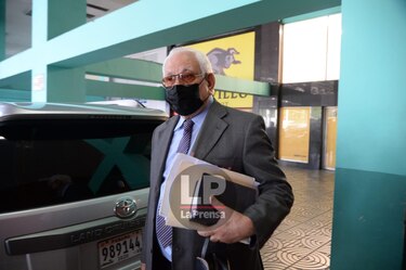 Mitchell Doens denuncia a los magistrados Araúz y Juncá