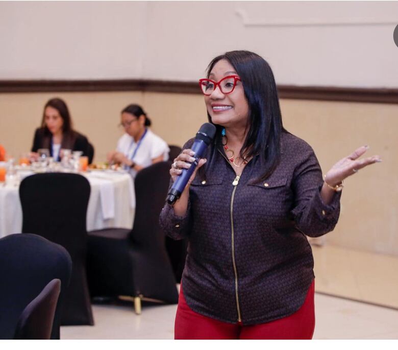 Directora del Ifarhu dijo que han ‘manchado’ los auxilios económicos y siente ‘pena ajena’ por los ‘muchachos’ criticados