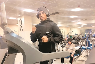 ‘Científico’ Núñez se entrena a 5° para su pelea en Rusia