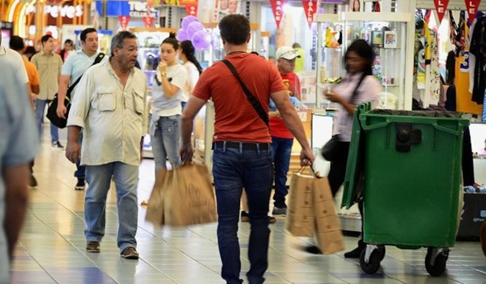 Centros comerciales modifican sus horarios en la recta final de las compras navideñas