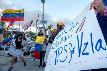 Biden expande el permiso migratorio TPS a 472,000 venezolanos en Estados Unidos