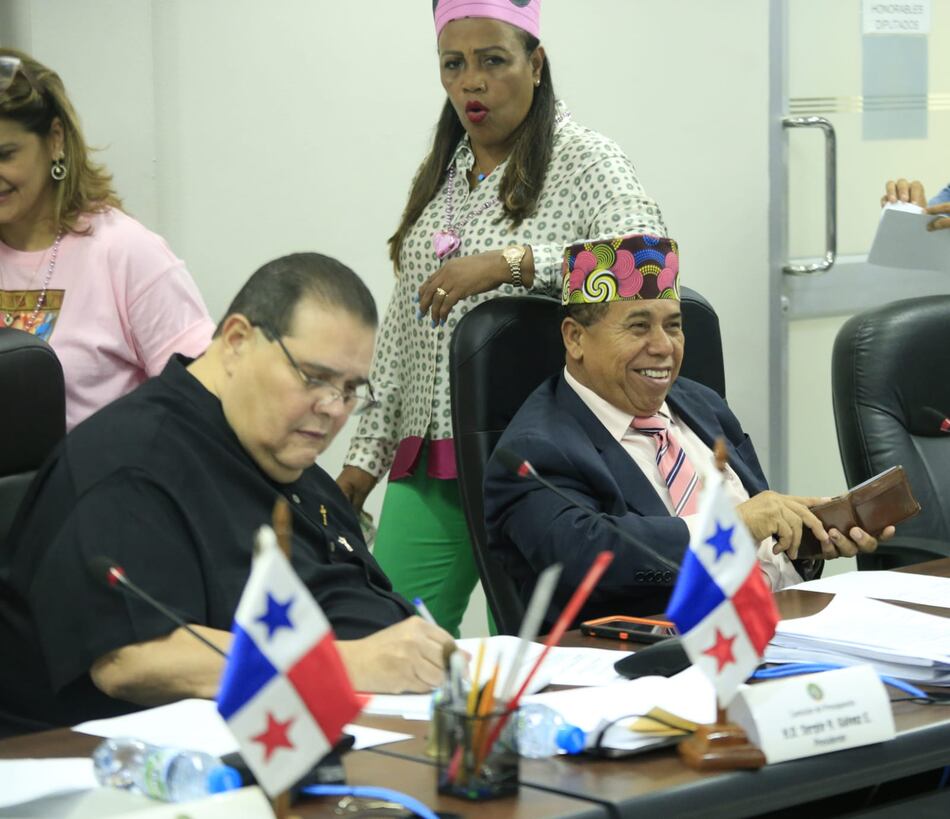 Comisión de Presupuesto aprueba traslados de partidas; Presidencia pide $11 millones para el tren Panamá-David