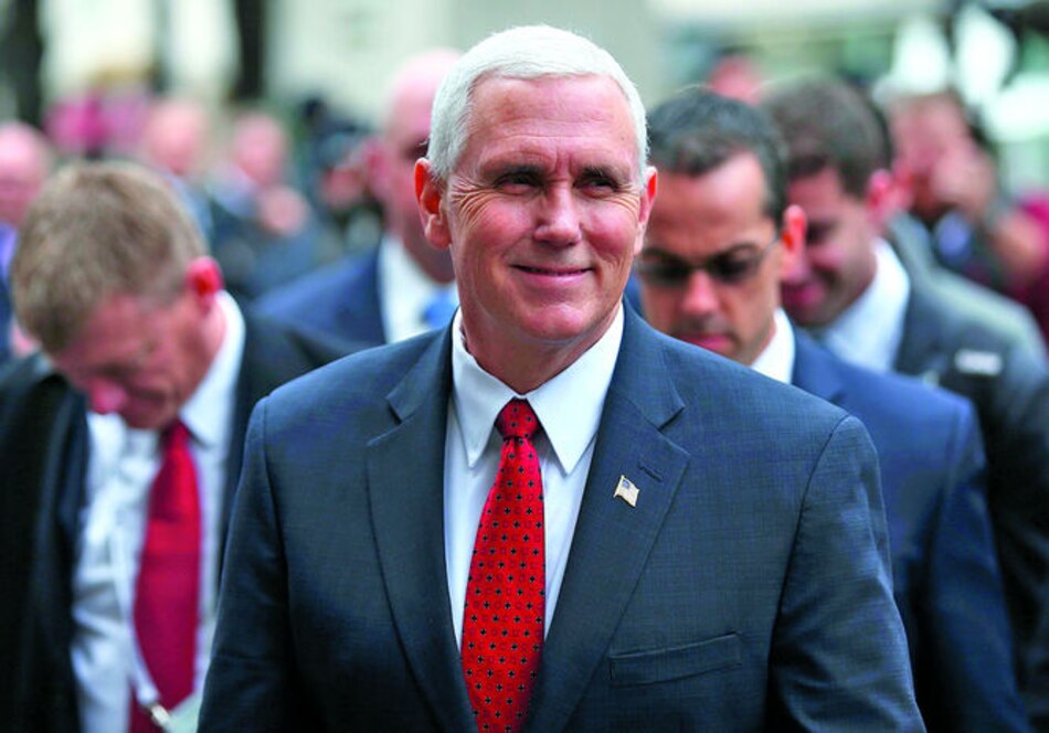 Entregan correos del vicepresidente Mike Pence de cuando era gobernador Indiana
