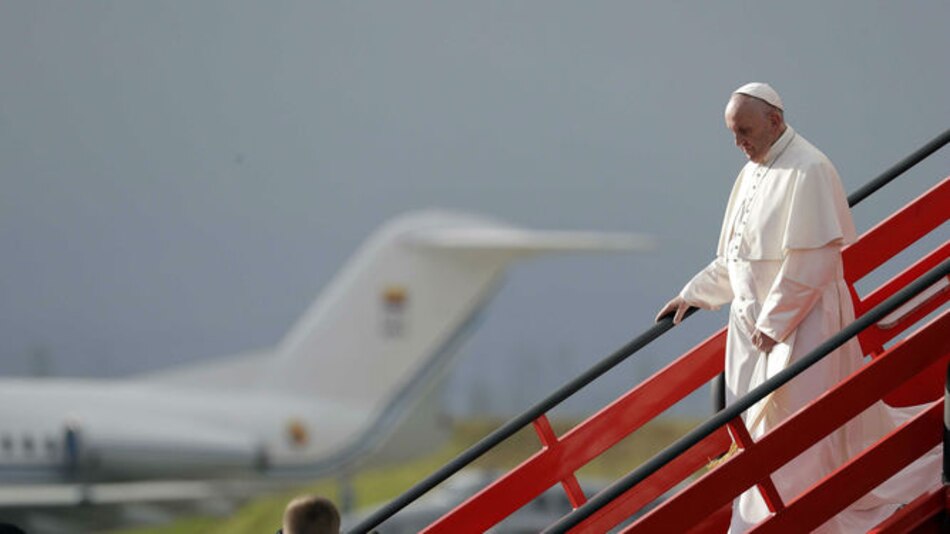 El papa Francisco llega a Colombia