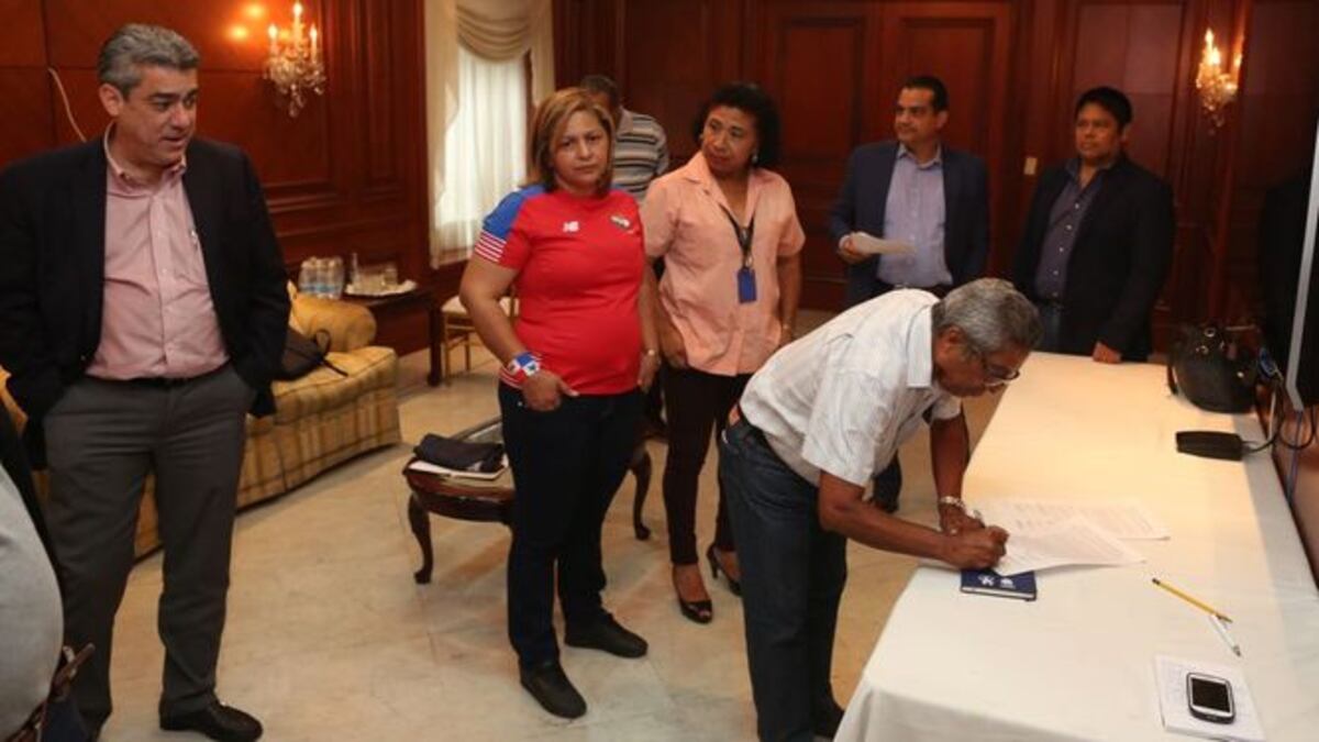 Funcionarios del Idaan levantan huelga tras firma de un acuerdo