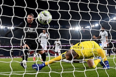 Con primer gol de Ramos en Francia, PSG gana al Reims en regreso de Messi