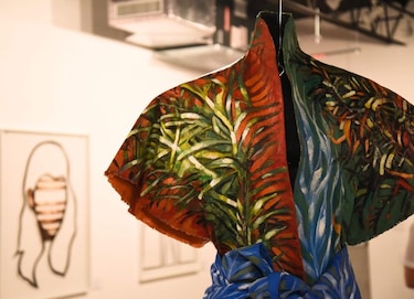 Trajes de Manuel Fernández como lienzos de 'la isla del encanto'