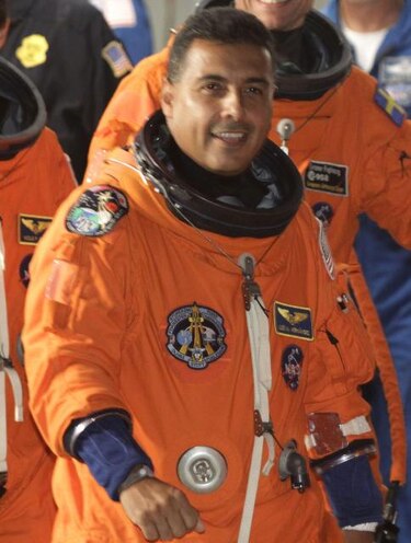 Astronauta hispano busca inspirar a otros