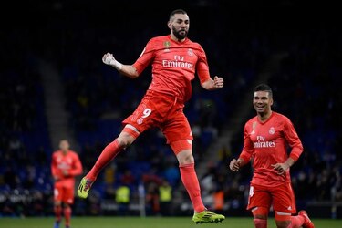 Doblete de Benzema permite al Real Madrid seguir en tercera posición