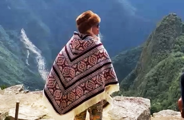 Karol G visita Cuzco y el Machu Picchu, tras sus conciertos en Lima