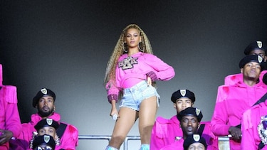 Beyoncé lanza nuevo álbum sorpresa