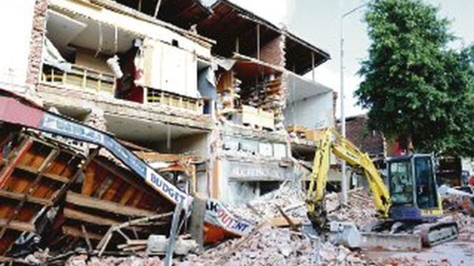 Lucha por recuperar cuerpos sepultados