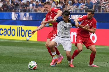 Suiza golea a Bosnia en el tramo final del partido