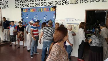 Entre desayunos y entrevistas, arrancó la jornada de los candidatos presidenciales