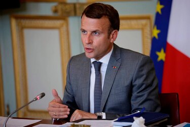 El Gobierno francés supera las dos mociones de censura