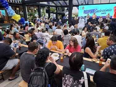 Calle Uruguay se llenó de sabores internacionales este domingo