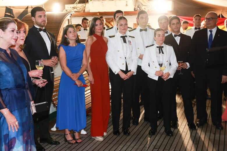 Celebrando el Día de la Madre: emotivo encuentro de la Reina y Leonor