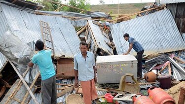 Al menos 42 muertos por tormenta fuera de temporada en India