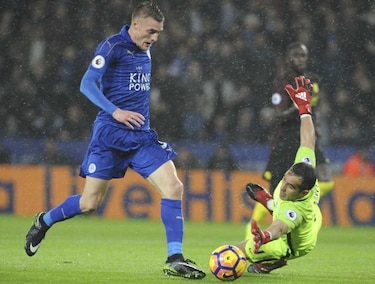 Con triplete de Vardy, Leicester humilla al Manchester City