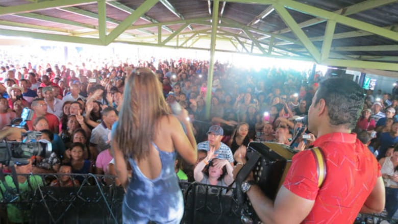 Amanecer bailando, una tradición que cumple 23 años en Los Uveros