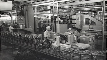 Por qué Henry Ford creó la semana laboral de 5 días hace 100 años y cómo la medida impactó al mundo