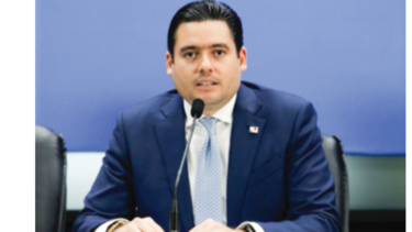 Ejecutivo sigue sin presentar proyecto para bajar salarios 