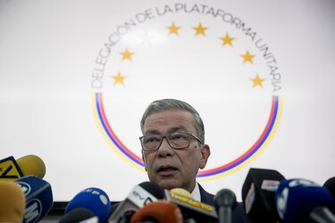Oposición venezolana presenta 33 páginas de supuestas violaciones de acuerdos con el Gobierno