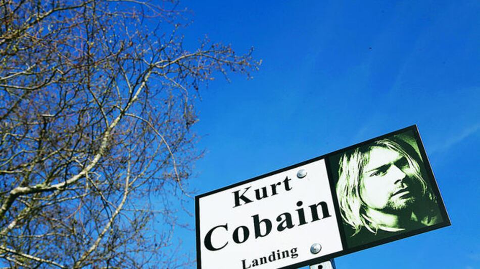 A subasta un jersey y un mechón de pelo de Kurt Cobain