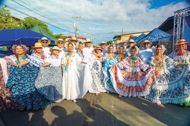 En Banistmo fluimos al ritmo del tambor y el movimiento de la pollera