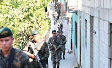 Restringen derechos constitucionales en poblado de Guatemala
