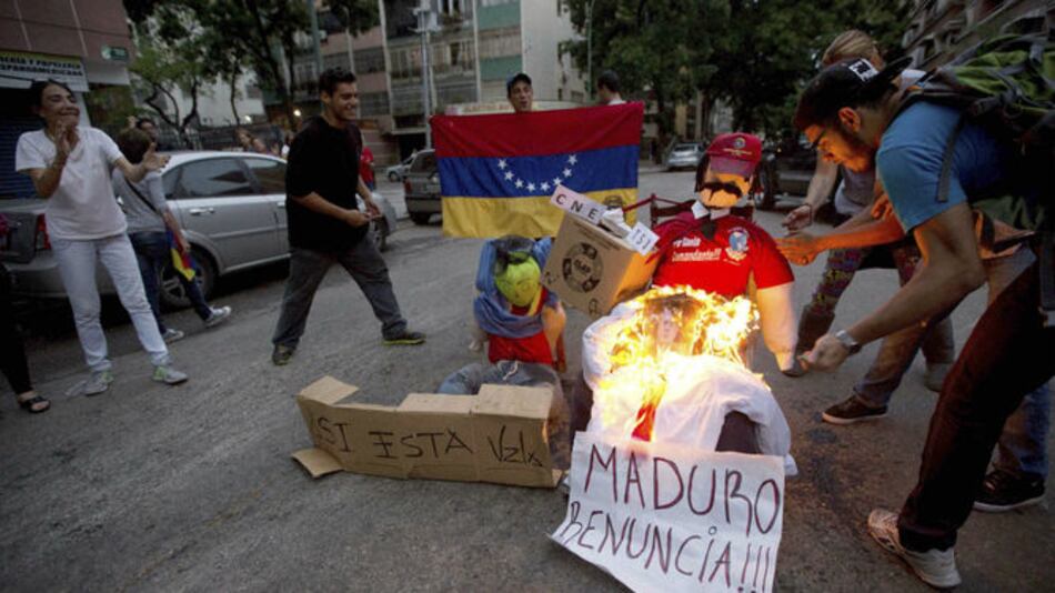 Maduro anuncia actos militares en vísperas de protesta opositora