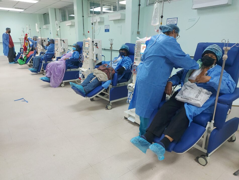 Pacientes renales y la CSS comienzan diálogo sobre la licitación de los servicios hemodiálisis