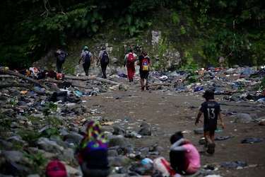 En Colombia detienen a siete personas presuntamente vinculadas al tráfico de migrantes por la selva de Darién
