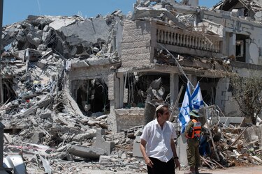 Irán disparó 200 misiles y 200 drones e Israel respondió con 150 ataques, según oficial