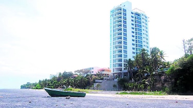 Vecinos de playa Corona limitan ingreso de autos