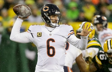 Cutler y Bears amargan a Packers en jornada de homenaje a Favre