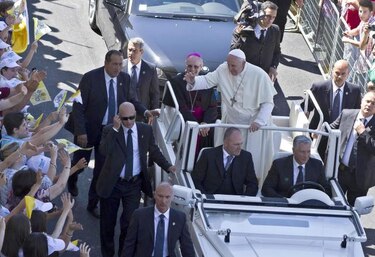 Papa Francisco ‘excomulga’ a la mafia y llama a hacerle frente
