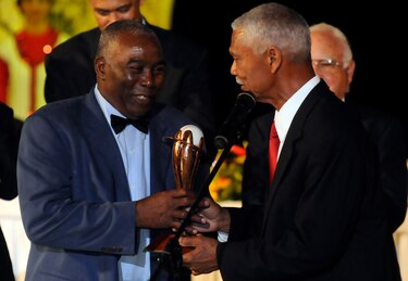 Manny Sanguillén será exaltado este sábado al Salón de la Fama de los Piratas de Pittsburgh