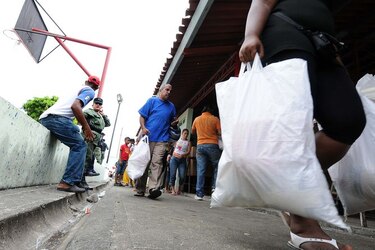 Fiscalía de Cuentas investiga a 12 exfuncionarios y a 30 empresas por bolsas de comida del PAN