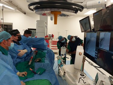 Médicos panameños realizan el primer implante de válvulas tricúspides del corazón en Centroamérica