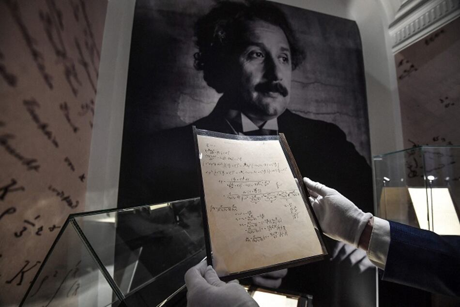 Un manuscrito de Albert Einstein vendido a precio récord de 13 millones de dólares