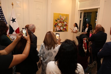 La colección de arte en la residencia de la embajadora estadounidense Mari Carmen Aponte