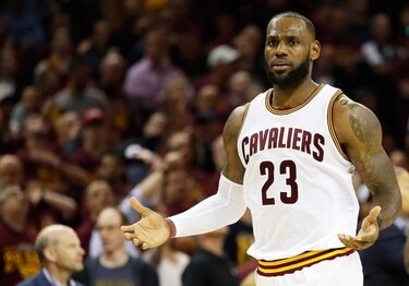 LeBron James, 'fatigado' de las comparaciones con Michael Jordan